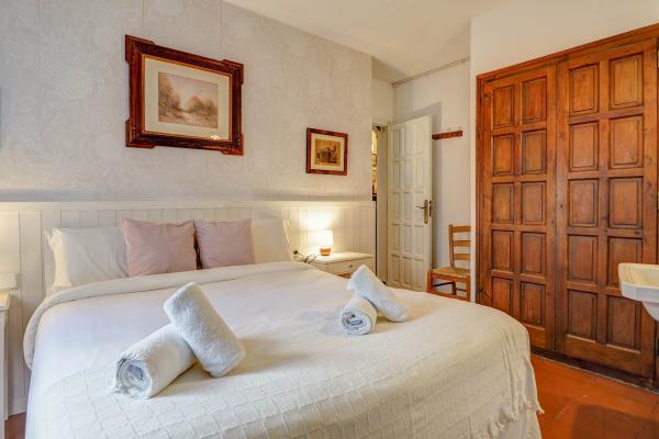 #53301 - Red Velvet Apartment | Holiday Rentals | Hello Homes Sitges