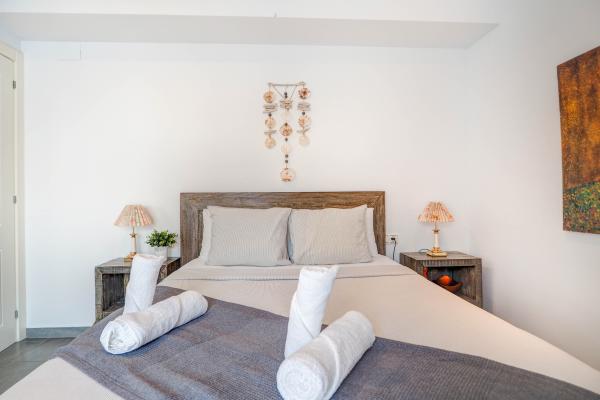 #53524 - Central Terrace | Holiday Rentals | Hello Homes Sitges