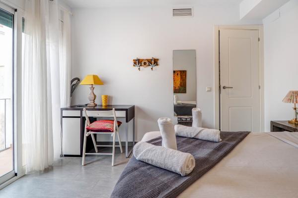 #53525 - Central Terrace | Tatil Kiralama | Hello Homes Sitges