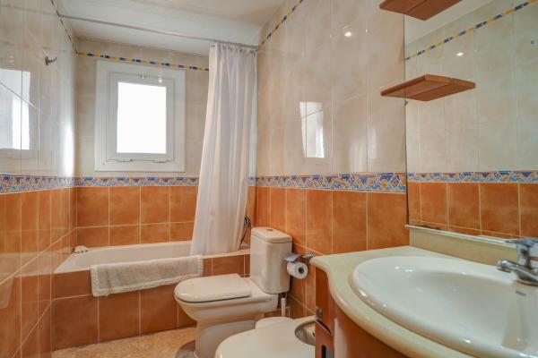 #53586 - Le Blanc Apartment | Holiday Rentals | Hello Homes Sitges