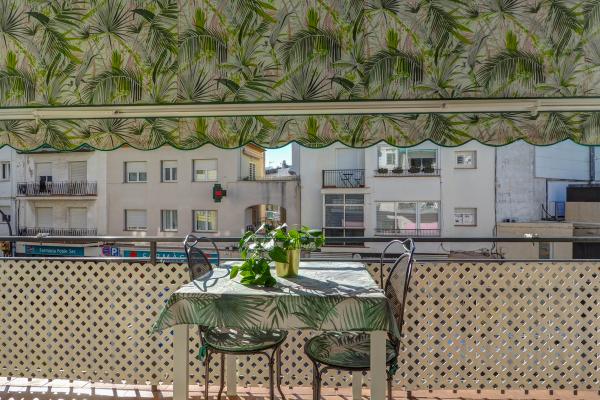 #53611 - Le Blanc Apartment | Holiday Rentals | Hello Homes Sitges