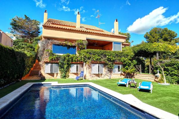 #8663 - Villa Tropicana | Semesteruthyrning | Hello Homes Sitges